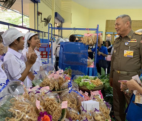 พลเรือเอก พงษ์เทพ หนูเทพ องคมนตรี ... พารามิเตอร์รูปภาพ 1