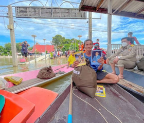 มอบสิ่งของพระราชทาน จังหวัดสุโขทัย พารามิเตอร์รูปภาพ 1