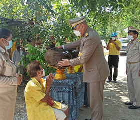 พลเรือเอก พงษ์เทพ หนูเทพ องคมนตรี เชิญสิ่งของพระราชทาน ... พารามิเตอร์รูปภาพ 13