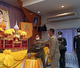 พลเอก ไพบูลย์ คุ้มฉายา องคมนตรี ... พารามิเตอร์รูปภาพ 4