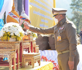 นายพลากร สุวรรณรัฐ องคมนตรี มอบถุงพระราชทานให้แก่ราษฎร ... พารามิเตอร์รูปภาพ 2