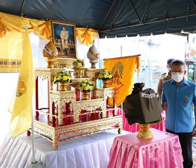 ผู้ว่าราชการจังหวัดอ่างทองเชิญถุงพระราชทานมอบให้แก่ผู้ประสบอัคคีภัย ... พารามิเตอร์รูปภาพ 7