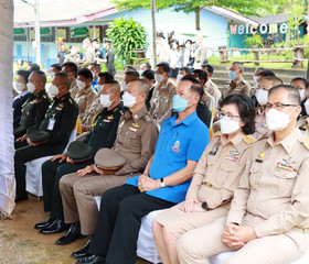 องคมนตรี เป็นประธานในพิธีมอบสิ่งของพระราชทาน ... พารามิเตอร์รูปภาพ 1