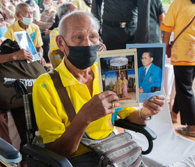 องคมนตรี เดินทางไปเป็นประธานพิธีมอบสิ่งของพระราชทาน ... พารามิเตอร์รูปภาพ 12