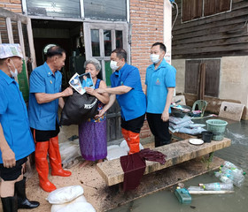 นายวิลาศ รุจิวัฒนพงศ์ รองประธานฝ่ายบรรเทาทุกข์ ... พารามิเตอร์รูปภาพ 6