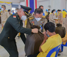 พลเอก ไพบูลย์ คุ้มฉายา องคมนตรี เชิญสิ่งของพระราชทาน ... พารามิเตอร์รูปภาพ 5