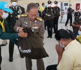 พลอากาศเอก ชลิต พุกผาสุข องคมนตรี ... พารามิเตอร์รูปภาพ 4
